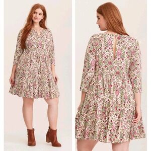 Womens Torrid Ivory Floral Print Challis Skater Dress Size 10  Keyhole Closure